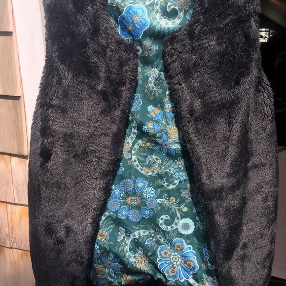 Vest - Picture 2 of 4